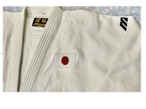 Маркировка IJF на кимоно Mizuno